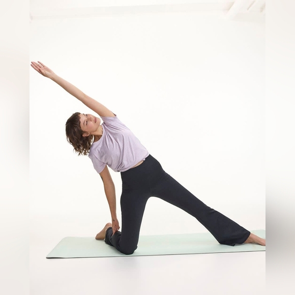 Flare-Leg High-Rise Pulse Legging Pant - Hyba - Petite - Picture 4 of 5